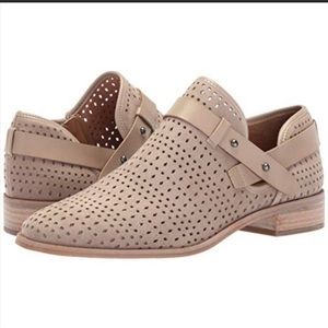 Franco Sarto Cashmere Rogue shortie
bootie shoe perforated detail
Size 8.5